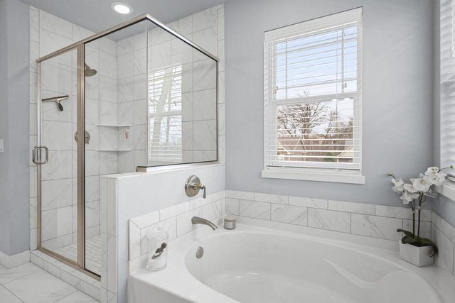 1198 Gracing Oaks Lane, Sun Prairie, WI 53590