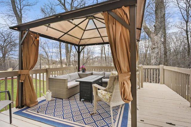 1198 Gracing Oaks Lane, Sun Prairie, WI 53590