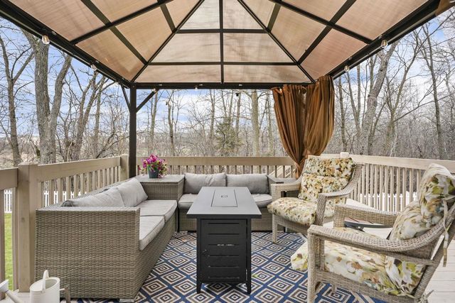 1198 Gracing Oaks Lane, Sun Prairie, WI 53590