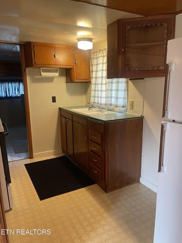 141 Dogwood Ave, Crossville, TN 38555