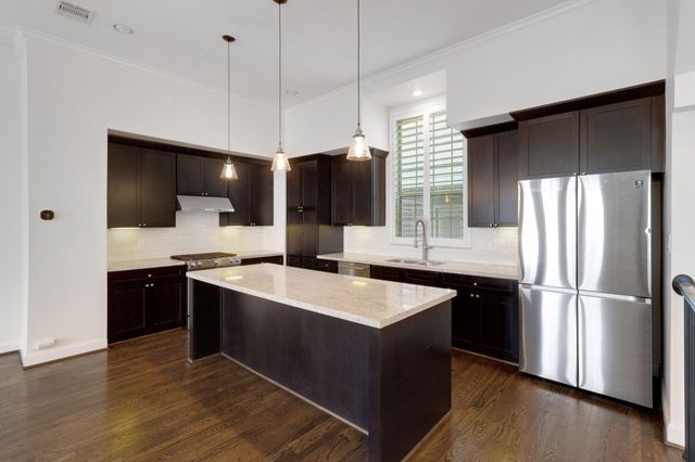 1030 W 26th Street C, Houston, TX 77008