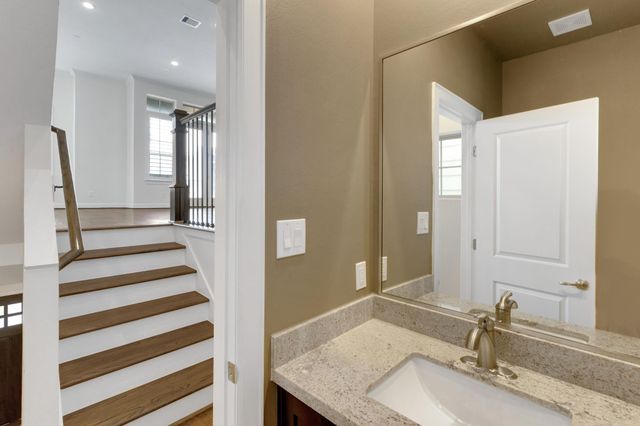 1030 W 26th Street C, Houston, TX 77008