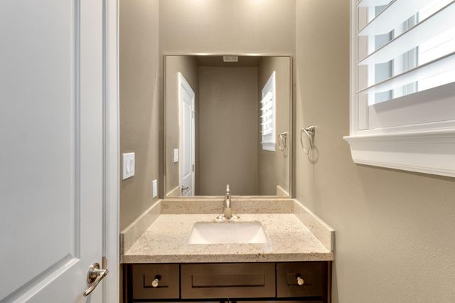 1030 W 26th Street C, Houston, TX 77008