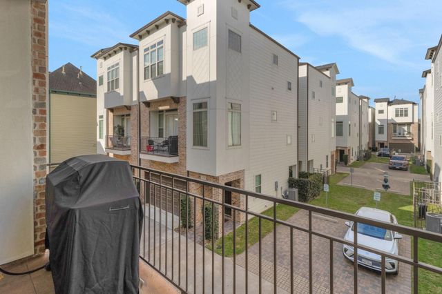 1030 W 26th Street C, Houston, TX 77008