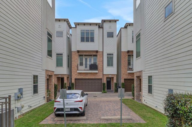 1030 W 26th Street C, Houston, TX 77008