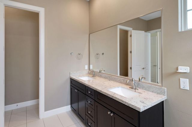 1030 W 26th Street C, Houston, TX 77008