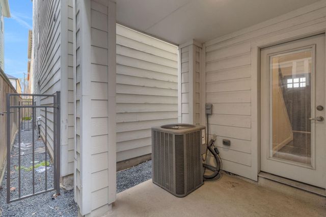 1030 W 26th Street C, Houston, TX 77008