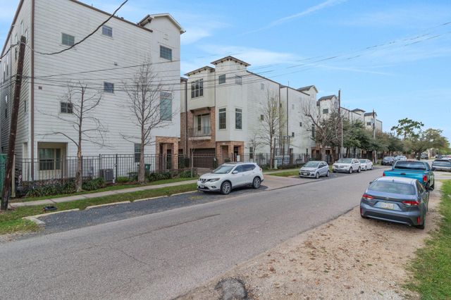 1030 W 26th Street C, Houston, TX 77008