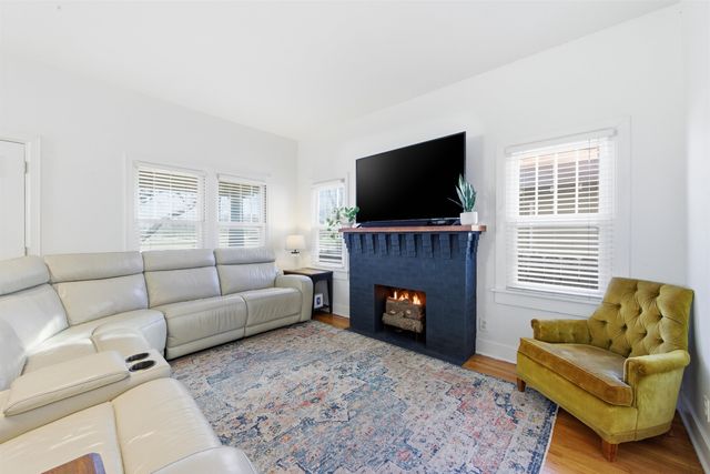 916 N Amidon Ave, Wichita, KS 67203