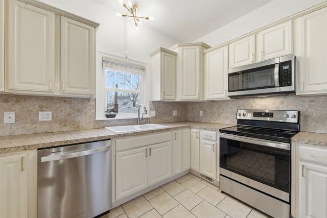 916 N Amidon Ave, Wichita, KS 67203