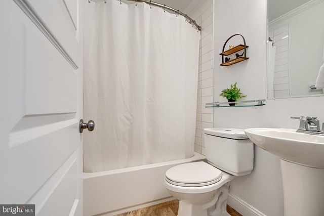 228 S WASHINGTON ST, Baltimore, MD 21231