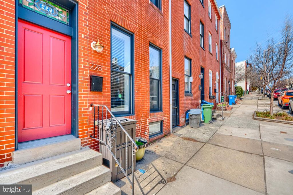 228 S WASHINGTON ST, Baltimore, MD 21231