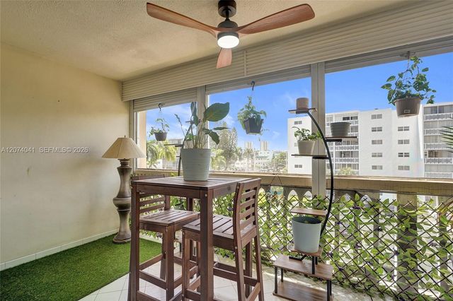 1001 NE 14th Avenue 402, Hallandale Beach, FL 33009