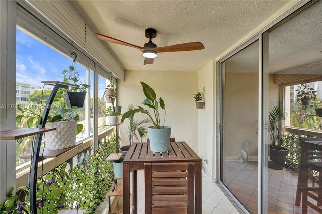 1001 NE 14th Avenue 402, Hallandale Beach, FL 33009