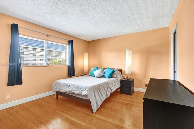 1001 NE 14th Avenue 402, Hallandale Beach, FL 33009