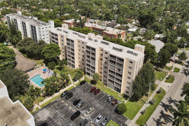 1001 NE 14th Avenue 402, Hallandale Beach, FL 33009