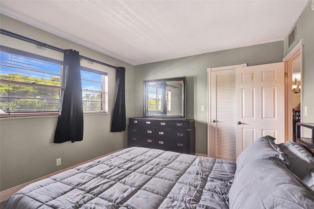 1001 NE 14th Avenue 402, Hallandale Beach, FL 33009