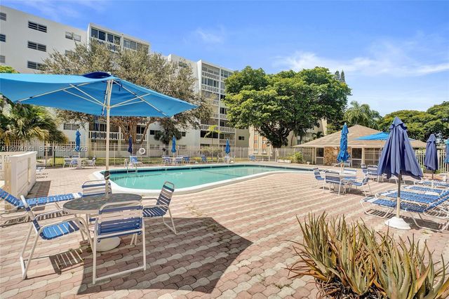 1001 NE 14th Avenue 402, Hallandale Beach, FL 33009