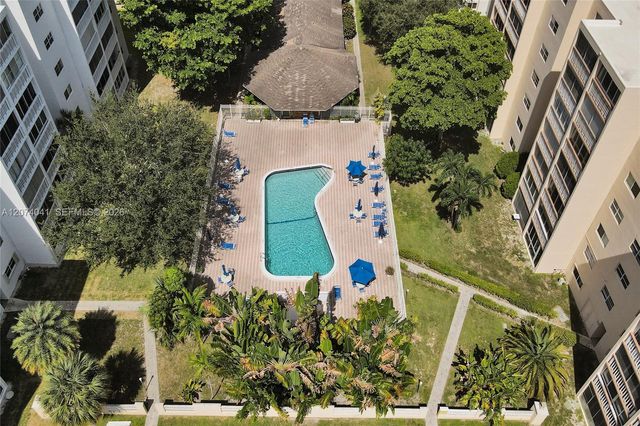 1001 NE 14th Avenue 402, Hallandale Beach, FL 33009