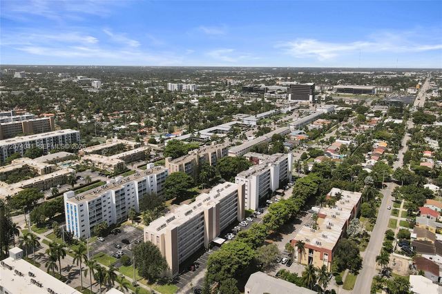 1001 NE 14th Avenue 402, Hallandale Beach, FL 33009