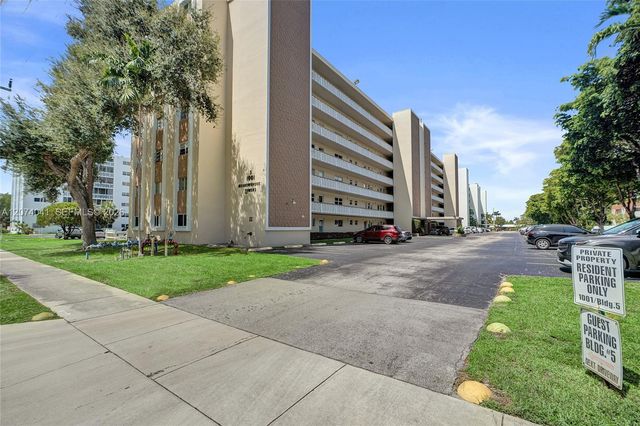 1001 NE 14th Avenue 402, Hallandale Beach, FL 33009