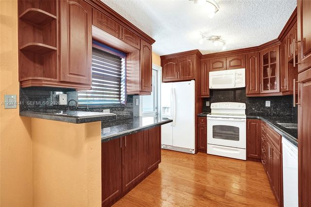 1001 NE 14th Avenue 402, Hallandale Beach, FL 33009