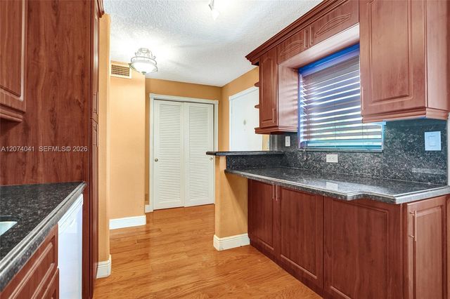 1001 NE 14th Avenue 402, Hallandale Beach, FL 33009