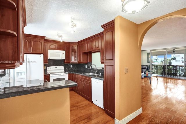 1001 NE 14th Avenue 402, Hallandale Beach, FL 33009