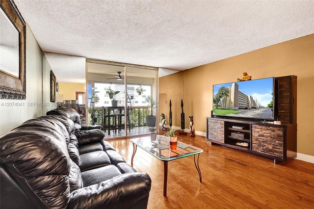 1001 NE 14th Avenue 402, Hallandale Beach, FL 33009