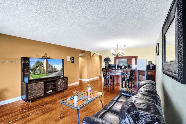 1001 NE 14th Avenue 402, Hallandale Beach, FL 33009