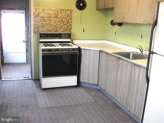 1631 MCCAY AVE, Upper Chichester, PA 19061