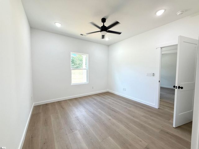 261 Woodgate Road, Cowpens, SC 29330