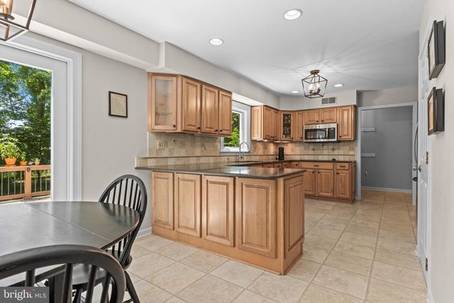 702 GREAT OAK LN, Kennett Square, PA 19348