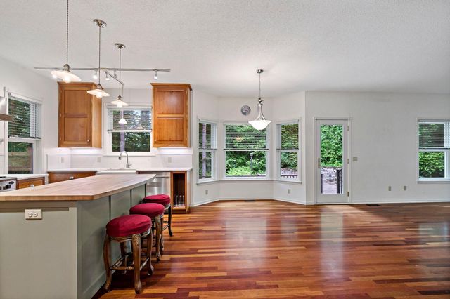 1536 Shannon Drive, Woodbury, MN 55125