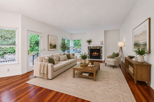 1536 Shannon Drive, Woodbury, MN 55125