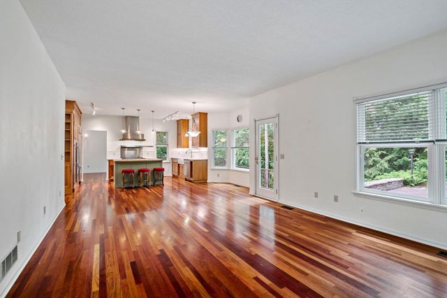 1536 Shannon Drive, Woodbury, MN 55125