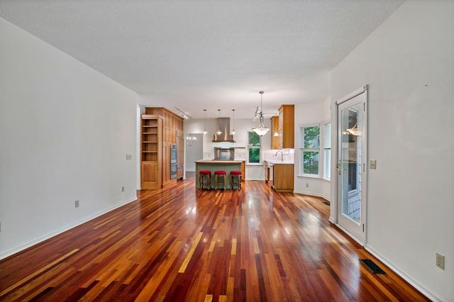 1536 Shannon Drive, Woodbury, MN 55125