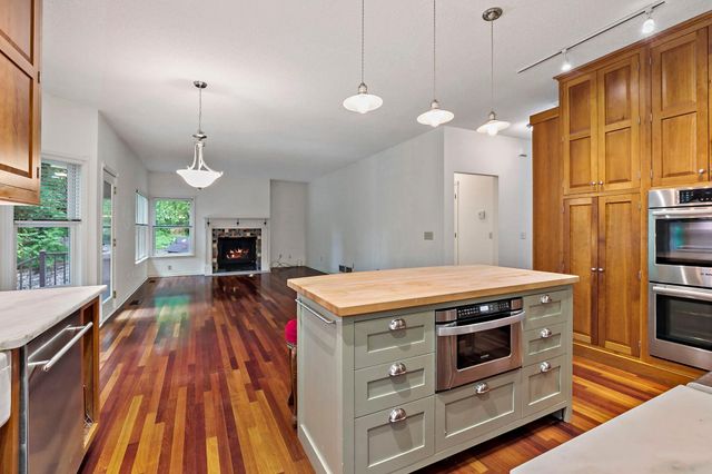 1536 Shannon Drive, Woodbury, MN 55125