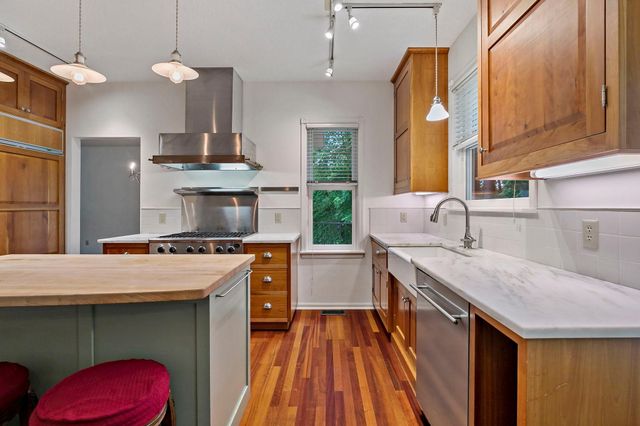1536 Shannon Drive, Woodbury, MN 55125