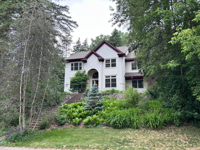 1536 Shannon Drive, Woodbury, MN 55125