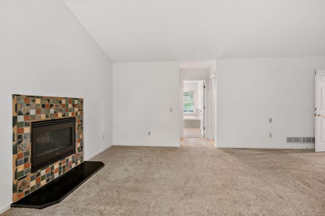 1536 Shannon Drive, Woodbury, MN 55125