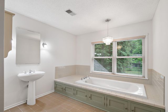 1536 Shannon Drive, Woodbury, MN 55125