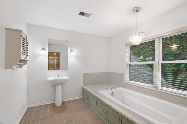 1536 Shannon Drive, Woodbury, MN 55125