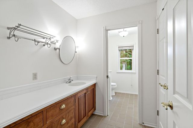 1536 Shannon Drive, Woodbury, MN 55125