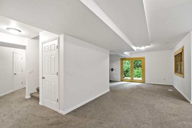 1536 Shannon Drive, Woodbury, MN 55125