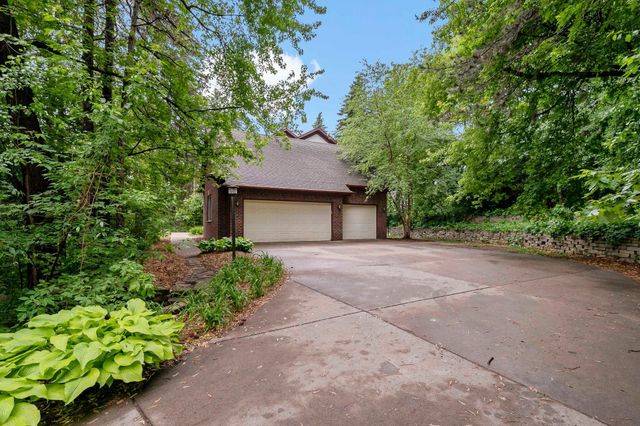 1536 Shannon Drive, Woodbury, MN 55125