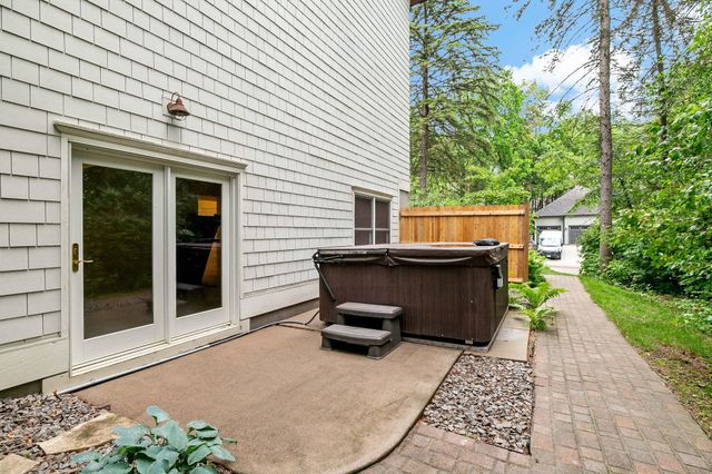 1536 Shannon Drive, Woodbury, MN 55125