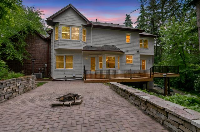1536 Shannon Drive, Woodbury, MN 55125