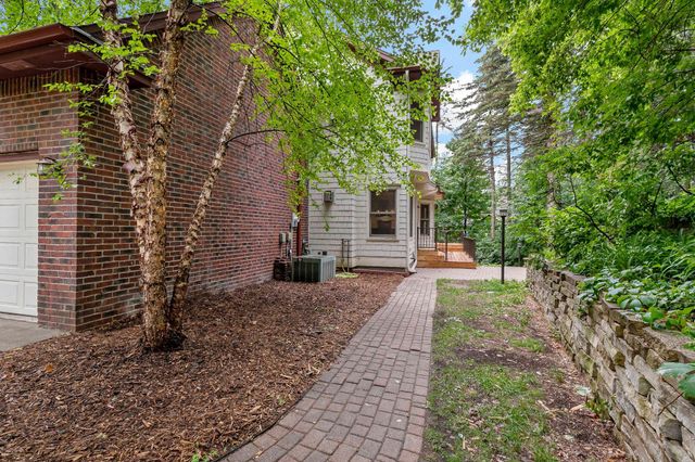 1536 Shannon Drive, Woodbury, MN 55125