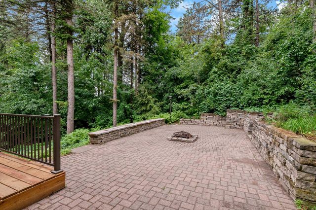 1536 Shannon Drive, Woodbury, MN 55125